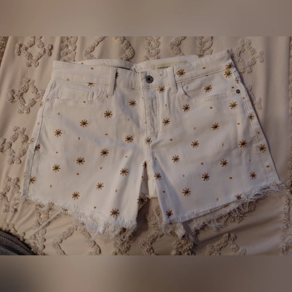 Anthropologie White Starburst Embroidered Jean Shorts NWOT - Picture 4 of 10